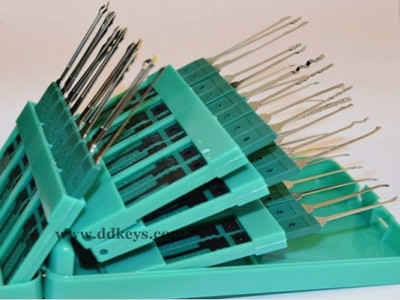 Klom 32pcs Pick Set